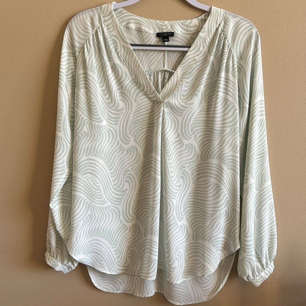Ann Taylor Blouse Medium Petite - Picture 3 of 9